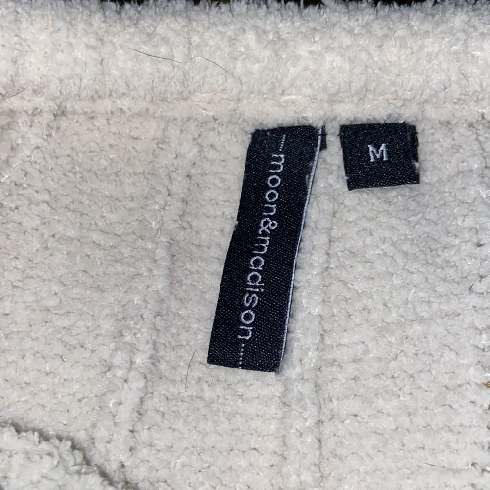 Fuzzy knitted sweater - Picture 2 of 3